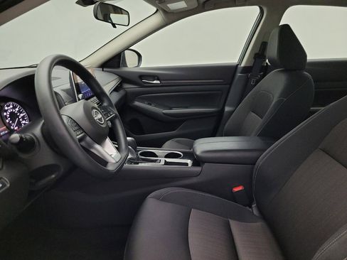 Used 2024 Nissan Altima 2.5 SV image 17