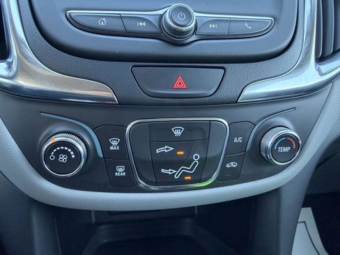 Used 2021 Chevrolet Equinox LS w/ LS Convenience Package AWD/4WD image 18