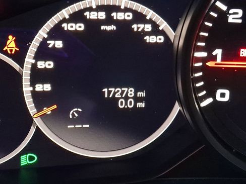 Used 2023 Porsche Panamera 4 w/ Premium Package image 18