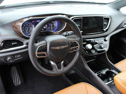 Used 2022 Chrysler Pacifica Pinnacle image 11