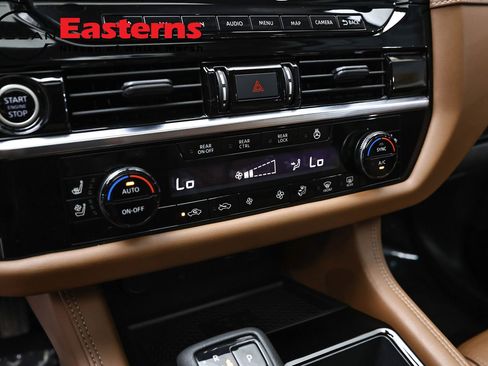 Used 2023 Nissan Pathfinder Platinum AWD/4WD image 18