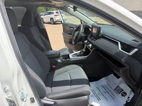 Certified 2021 Toyota RAV4 XLE w/ Convenience Package AWD/4WD image 36