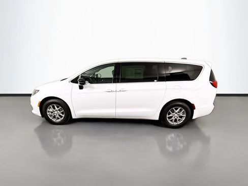 New 2026 Chrysler Voyager LX FWD image 4