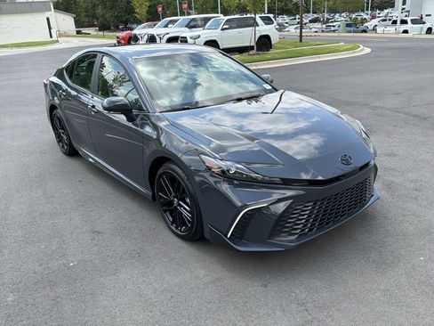 Used 2026 Toyota Camry SE FWD image 2