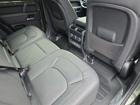 New 2026 Land Rover Defender 110 X-Dynamic SE image 11