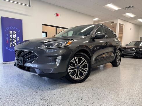 Used 2020 Ford Escape SEL image 2