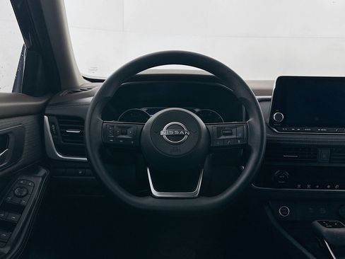 Used 2023 Nissan Rogue SV image 18