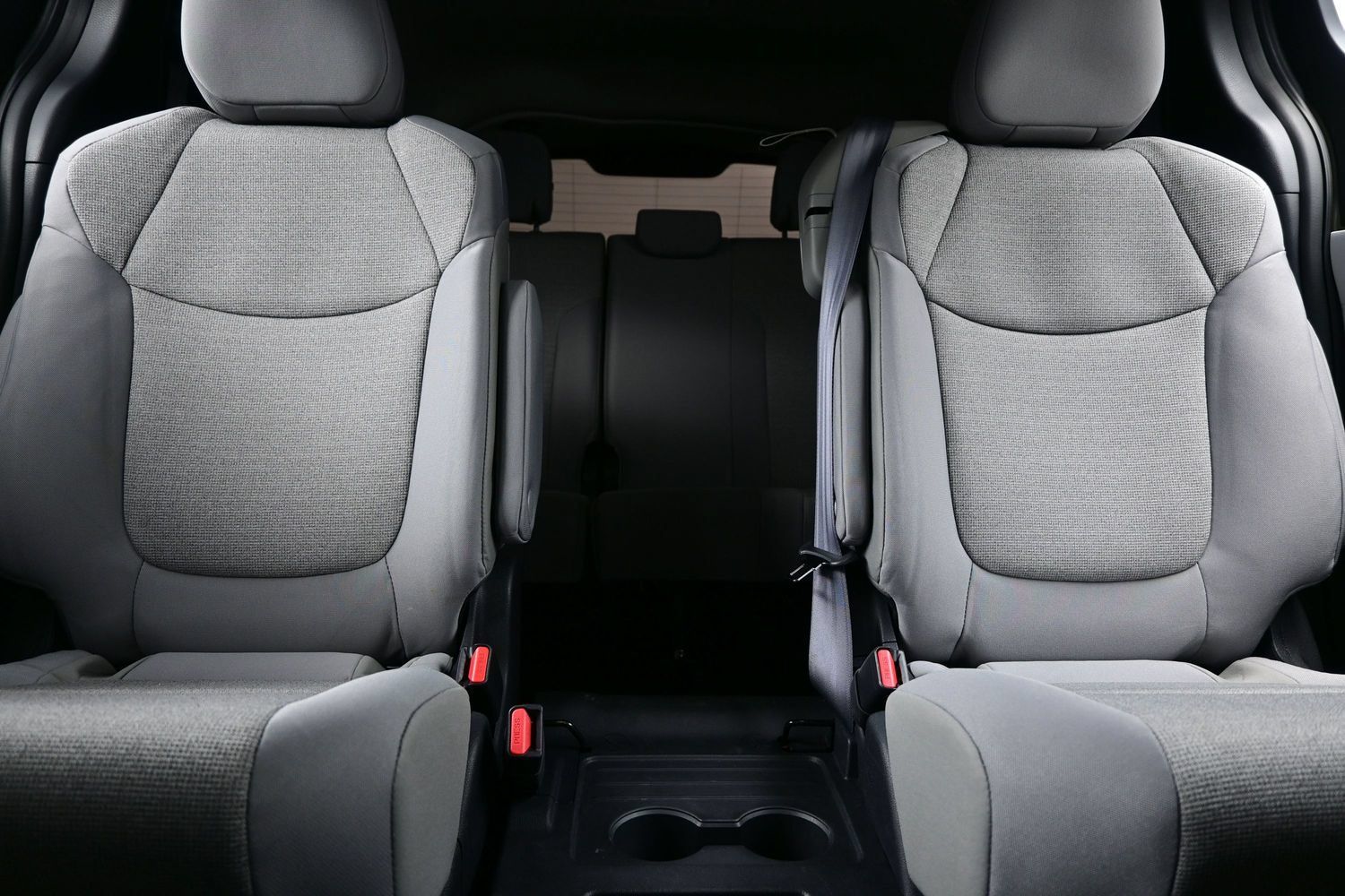 Used 2025 Toyota Sienna LE AWD/4WD image 16