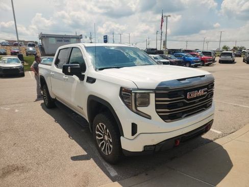 Used 2023 GMC Sierra 1500 AT4 w/ AT4 Premium Package AWD/4WD image 3