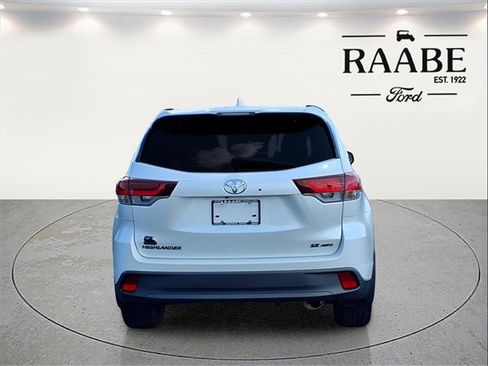 Used 2019 Toyota Highlander SE image 6