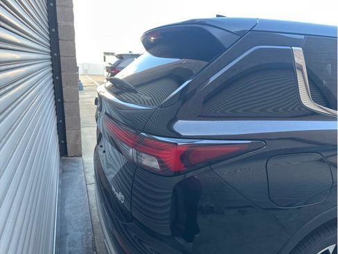 Used 2025 Mitsubishi Outlander 4WD Plug-In Hybrid image 3