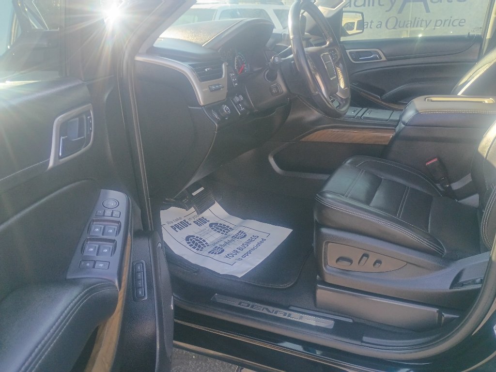 Used 2020 GMC Yukon Denali w/ Denali Ultimate Package RWD image 11