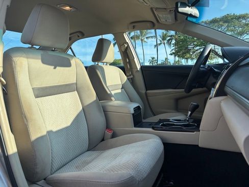 Used 2014 Toyota Camry SE image 9