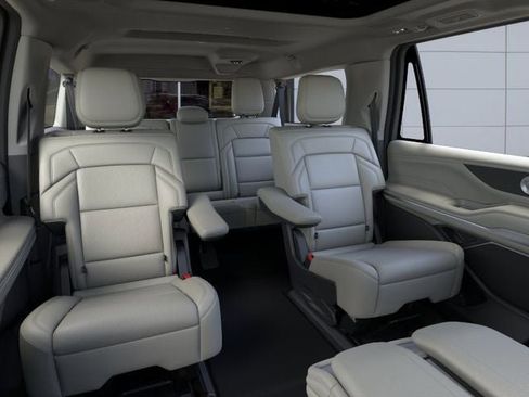 New 2025 Lincoln Navigator L Reserve AWD/4WD image 11