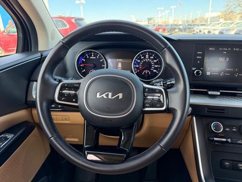 Used 2024 Kia Carnival LX image 12