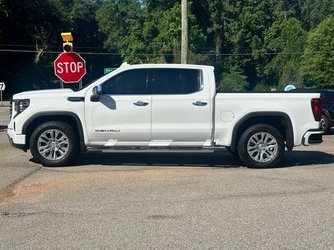 Used 2023 GMC Sierra 1500 Denali w/ Technology Package AWD/4WD image 5