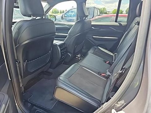 Certified 2023 Jeep Grand Cherokee Altitude AWD/4WD image 8