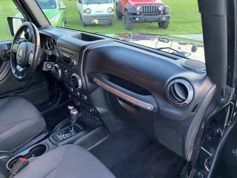 Used 2018 Jeep Wrangler Unlimited Sport S AWD/4WD image 26