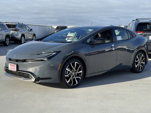 New 2026 Toyota Prius Plug-In Hybrid FWD image 11