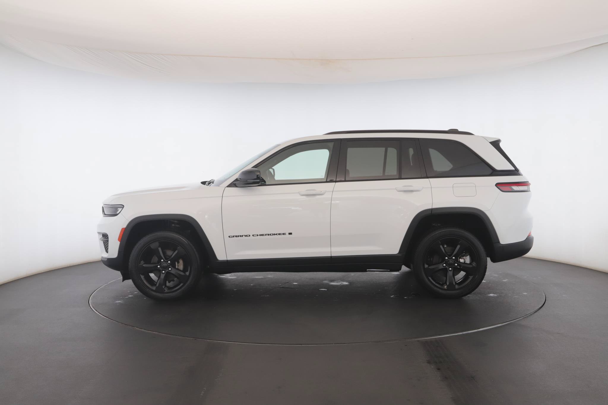 Used 2023 Jeep Grand Cherokee Altitude AWD/4WD image 21