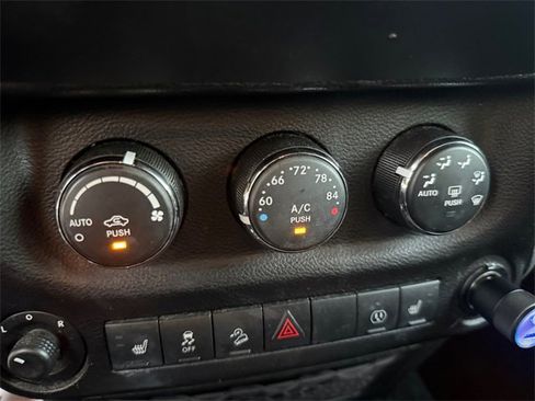 Used 2018 Jeep Wrangler Unlimited Sahara image 19