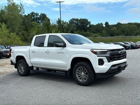 Used 2025 Chevrolet Colorado LT w/ LT Convenience Package AWD/4WD image 2