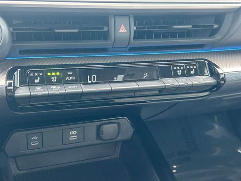 Used 2024 Toyota Prius Limited image 36