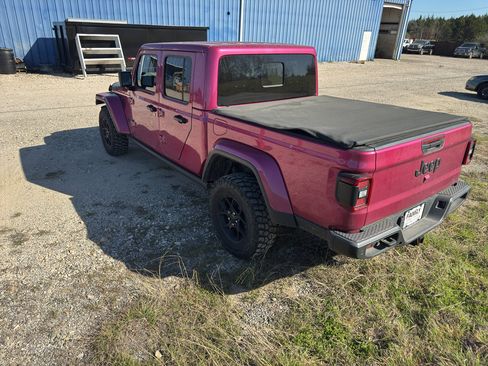 Used 2024 Jeep Gladiator Sport image 7