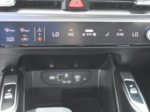 Used 2025 Kia Sorento S w/ Panoramic Sunroof Package FWD image 28