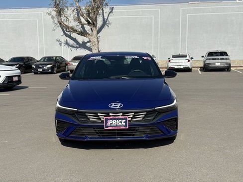 Used 2025 Hyundai Elantra SEL image 1