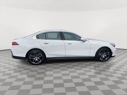 Used 2026 BMW 530i xDrive image 4