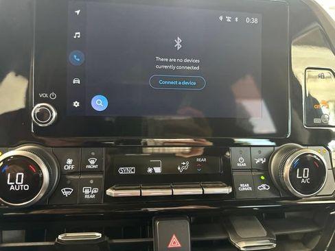 Used 2024 Toyota Highlander XLE AWD/4WD image 30