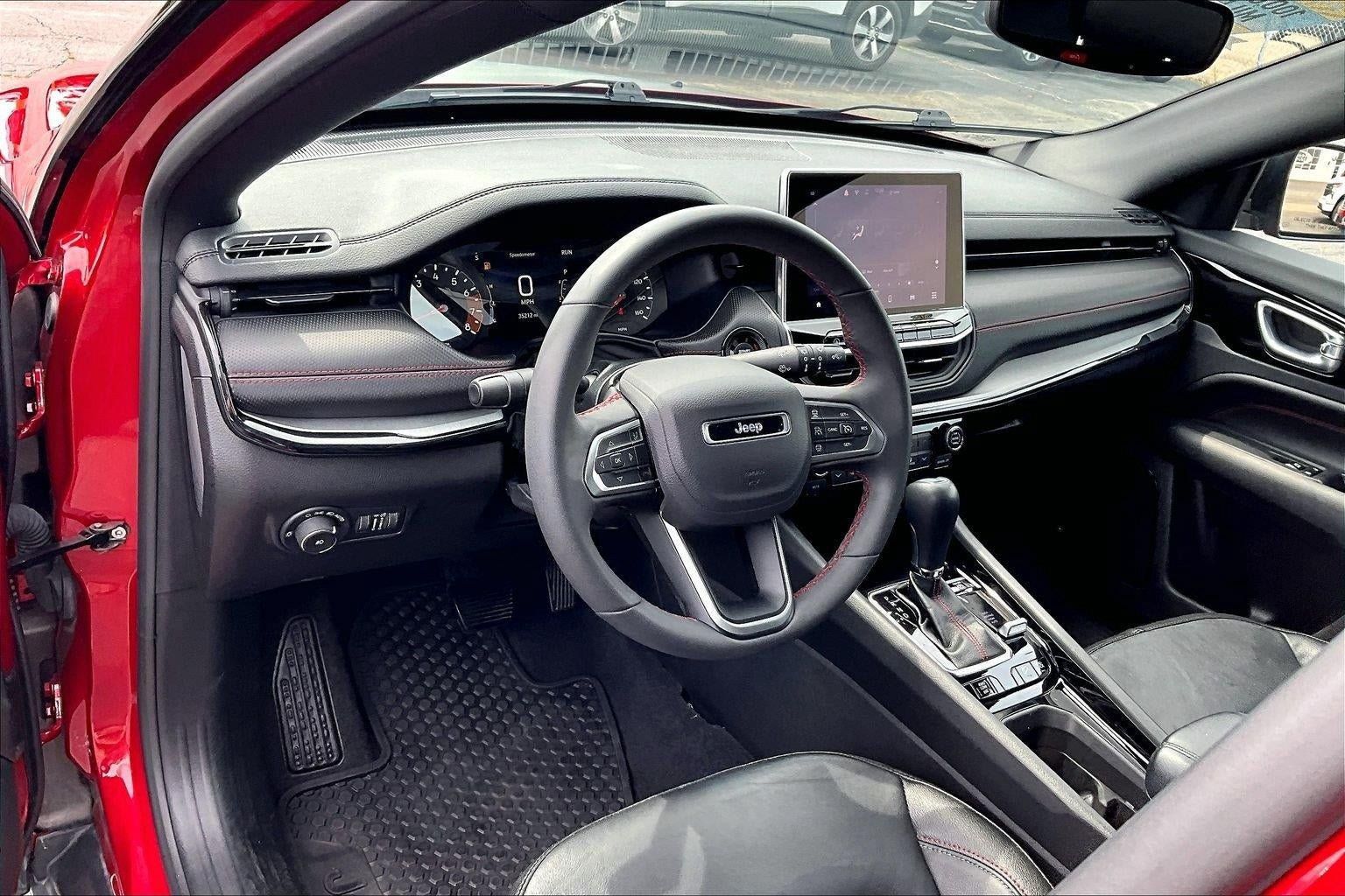 Used 2025 Jeep Compass Trailhawk AWD/4WD image 15
