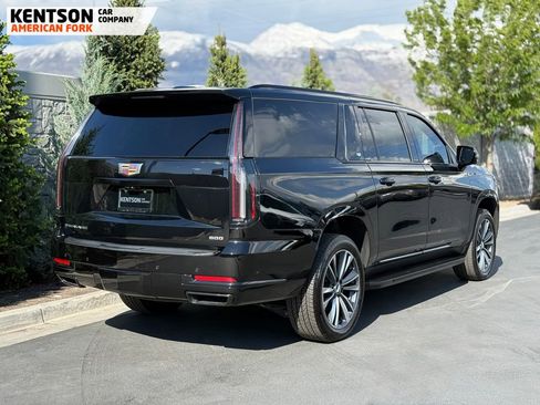 Used 2025 Cadillac Escalade ESV Sport AWD/4WD image 8