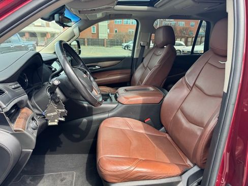 Used 2018 Cadillac Escalade Premium Luxury image 13