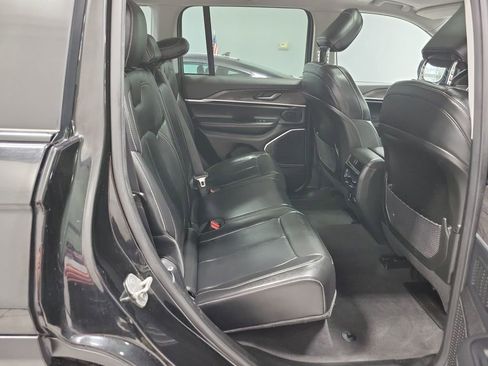 Used 2022 Jeep Grand Cherokee Limited image 14