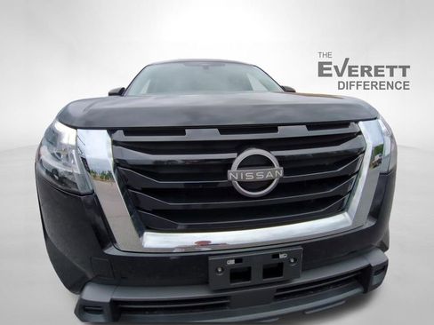 Used 2022 Nissan Pathfinder SV image 2