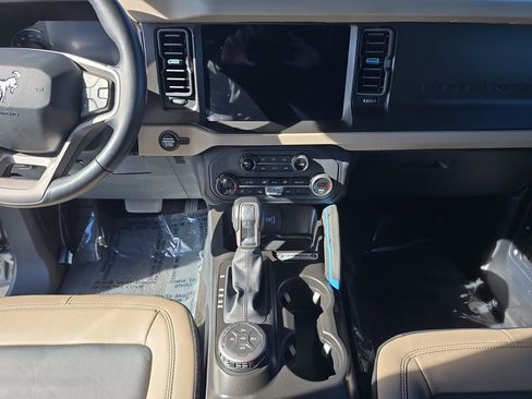 Used 2023 Ford Bronco Wildtrak image 13