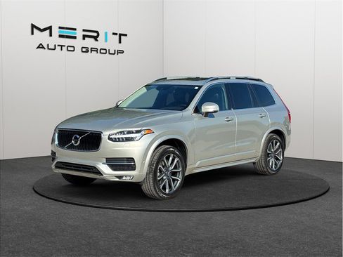 Used 2018 Volvo XC90 T6 Momentum w/ Convenience Package AWD/4WD image 4