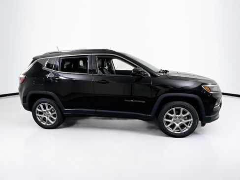 Used 2022 Jeep Compass Latitude image 4