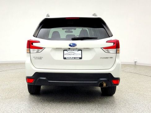 Used 2020 Subaru Forester Premium AWD/4WD image 6