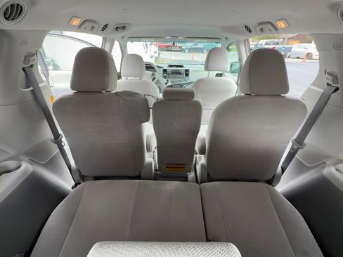Used 2012 Toyota Sienna LE FWD image 18