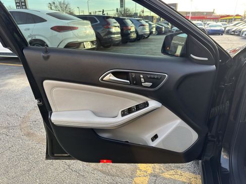 Used 2019 Mercedes-Benz GLA 250 4MATIC image 14