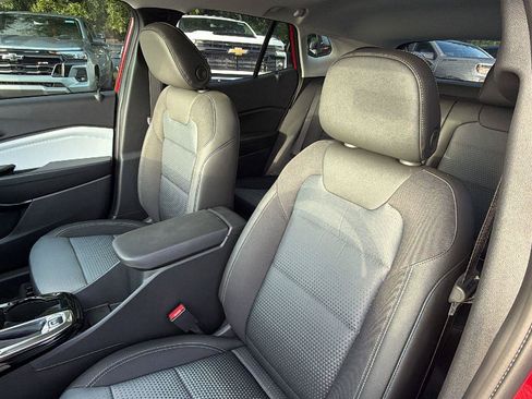 New 2026 Chevrolet Trax LT w/ Sunroof Package FWD image 4