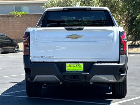 Used 2025 Chevrolet Silverado EV LT AWD/4WD image 12