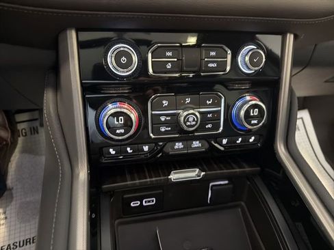 Used 2023 GMC Yukon Denali AWD/4WD image 34