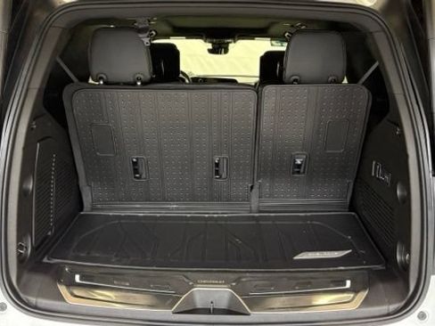 Used 2025 Chevrolet Tahoe High Country AWD/4WD image 4