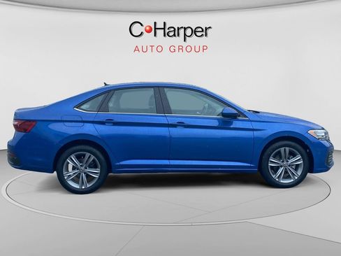 Used 2024 Volkswagen Jetta SE FWD image 2