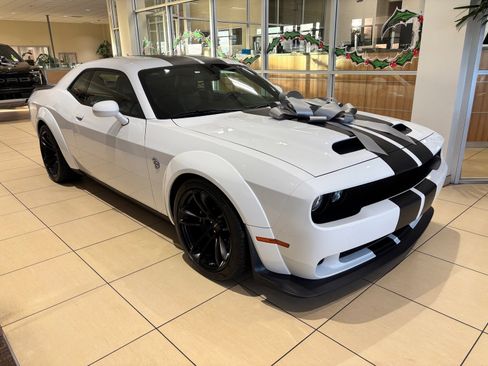 Used 2020 Dodge Challenger SRT Hellcat image 5