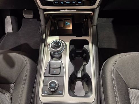 Used 2024 Ford Explorer XLT AWD/4WD image 14